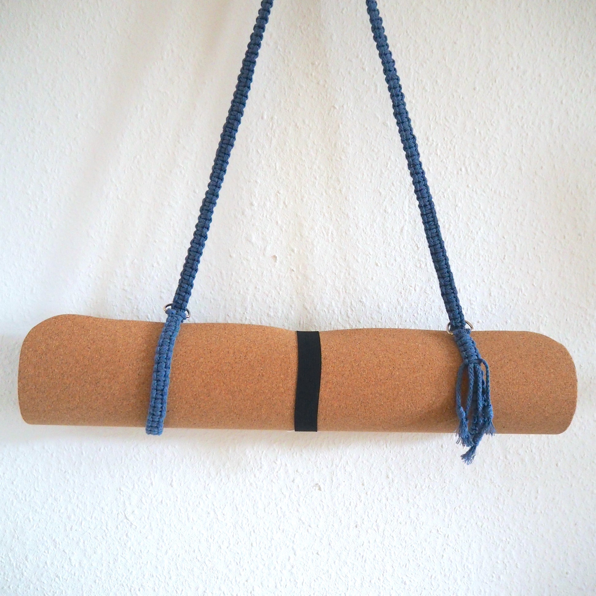 Macramé strap for yoga mat – Knotwork orange